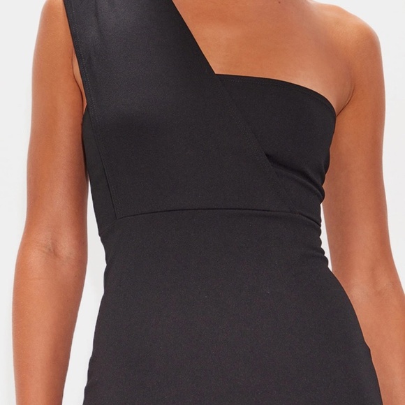 BLACK ONE SHOULDER FITTED MAXI DRESS - Picture 2 of 5